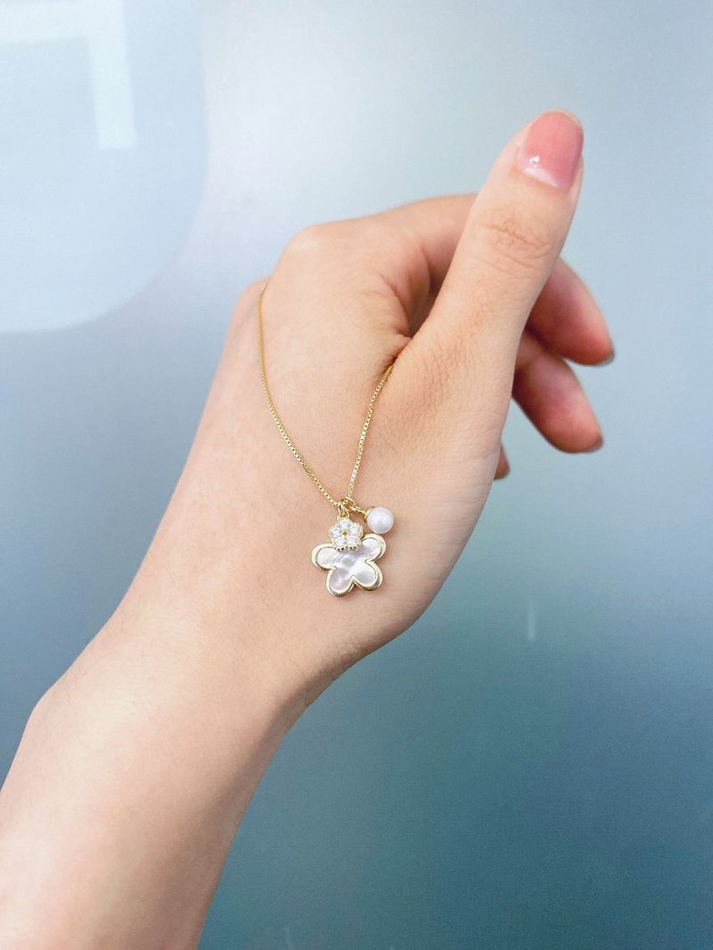 White MOP Necklace 2001 White MOP Necklace 2001